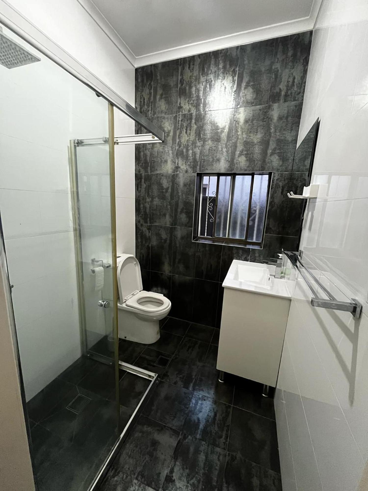 A Lovely House Next To A Scenic And Lively Privatunterkunft Sydney