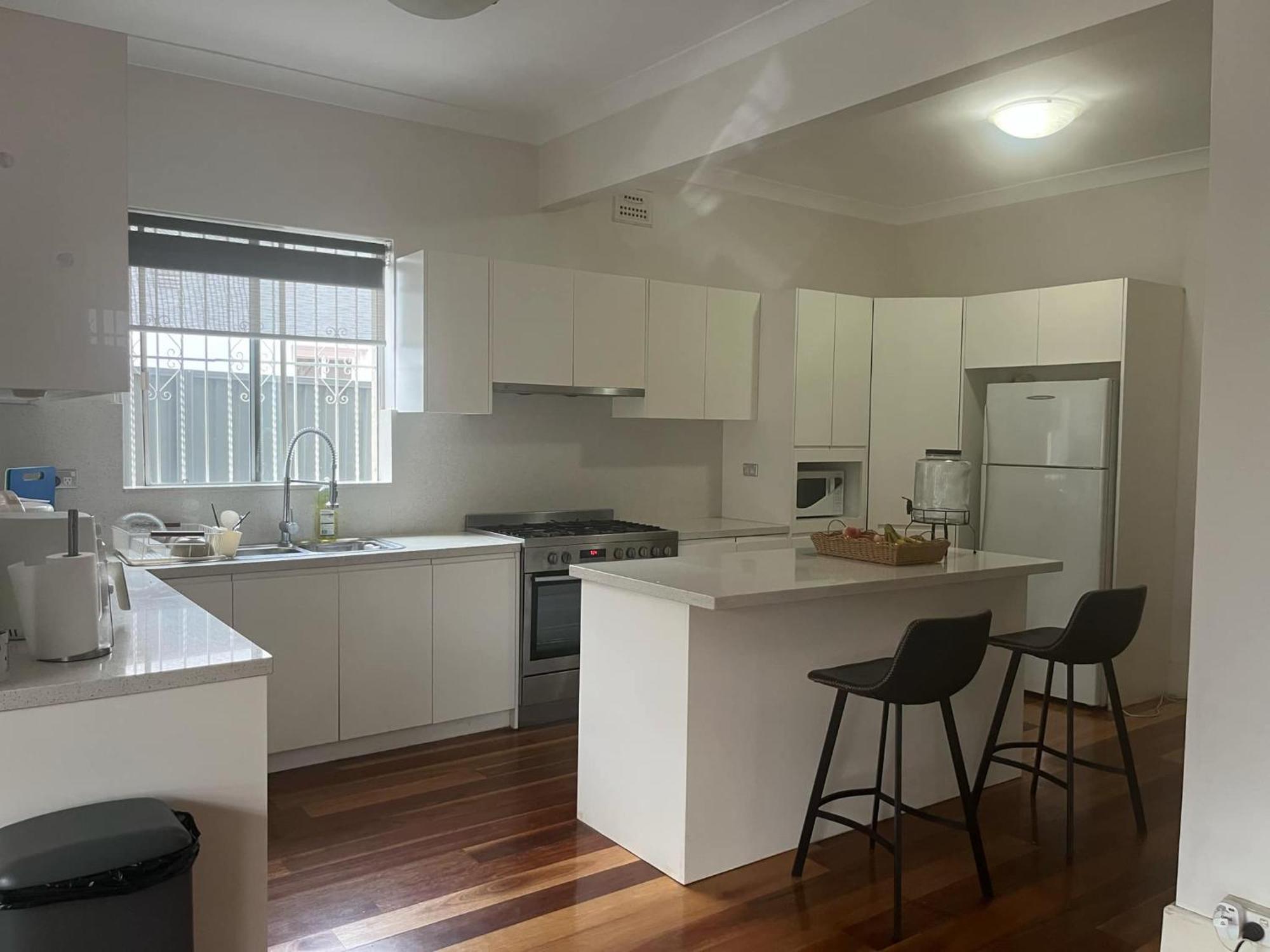 A Lovely House Next To A Scenic And Lively * Sydney
